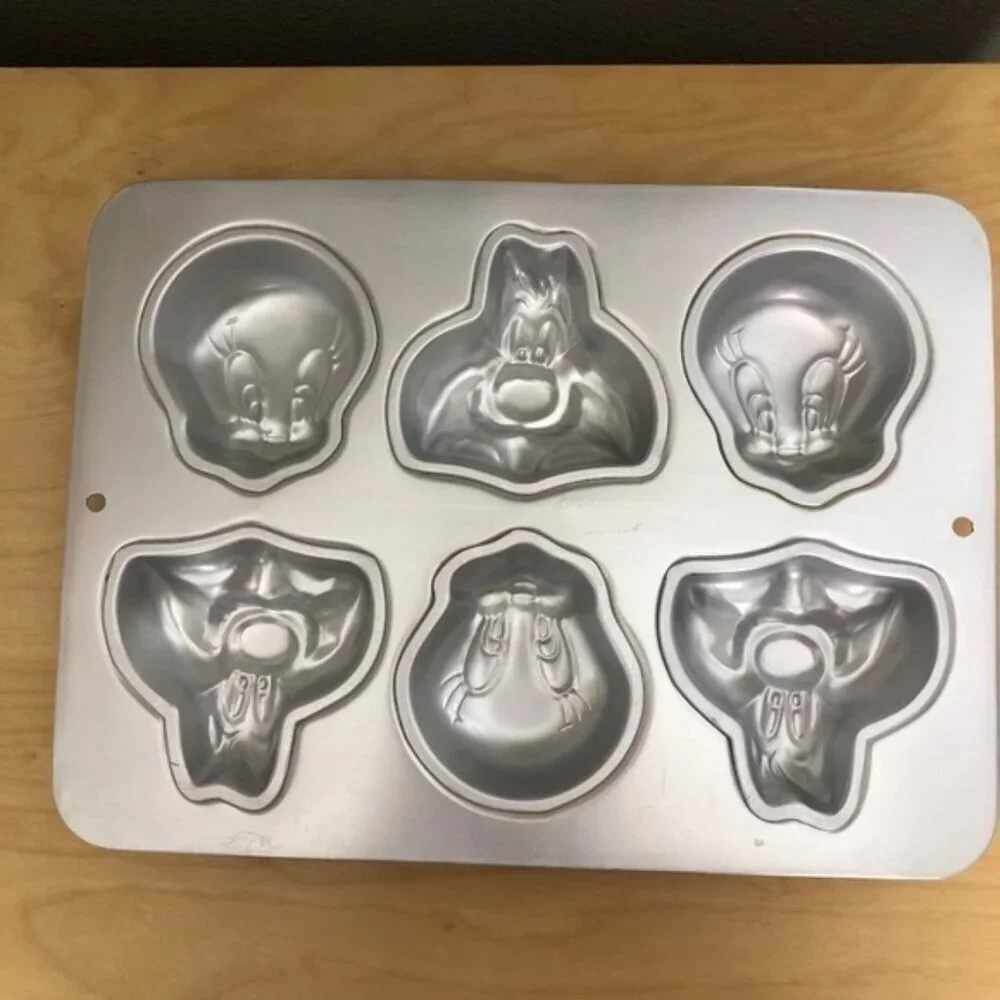 Vintage 1994 Wilton Looney Tunes Cupcake Muffin Tin Pan Tweety Bird & Sylvester
